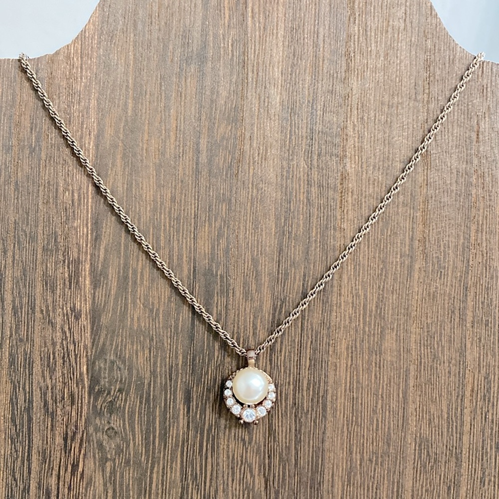 Nina Ricci Elegant Pearl and Crystal Necklace